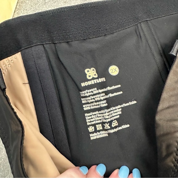 Honeylove superpower shorts compression in runway 2X - Picture 4 of 5